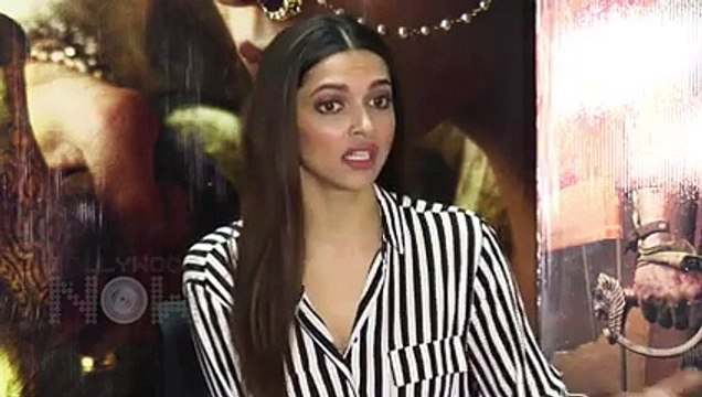 Deepika Padukone Watches Shahrukh Khan's Dilwale With Friends