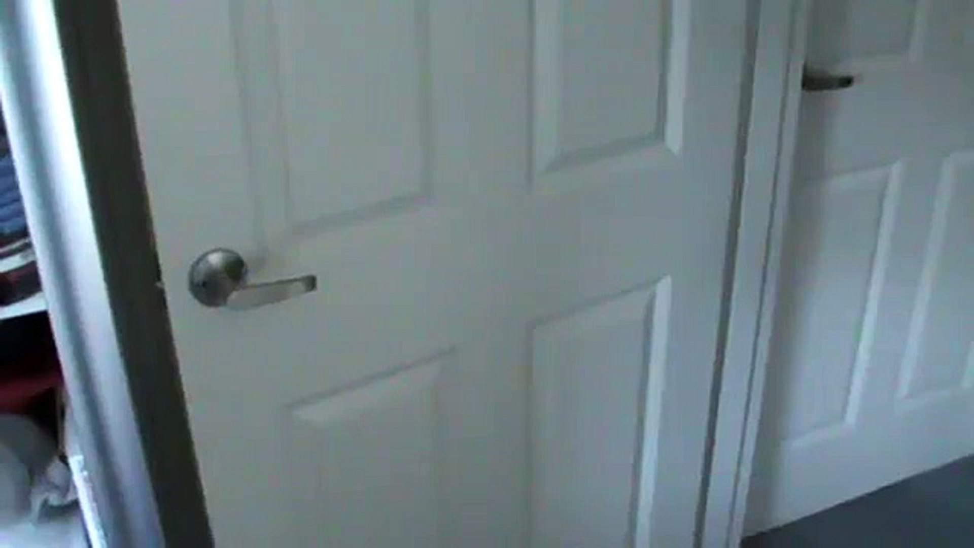 How to close a door with style?
