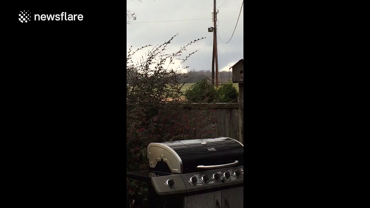 Tornado hits Mississippi amid deadly storms