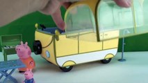 Smoby Peppa Pig's CamperVan PlaySet Daddy Pig Mummy Pig Baby George Pig MarblesBox Smoby