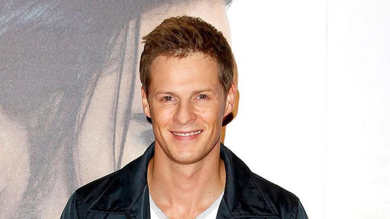 Quand tout le monde tacle Matthieu Delormeau - ZAPPING PEOPLE BEST-OF DU 28/12/2015