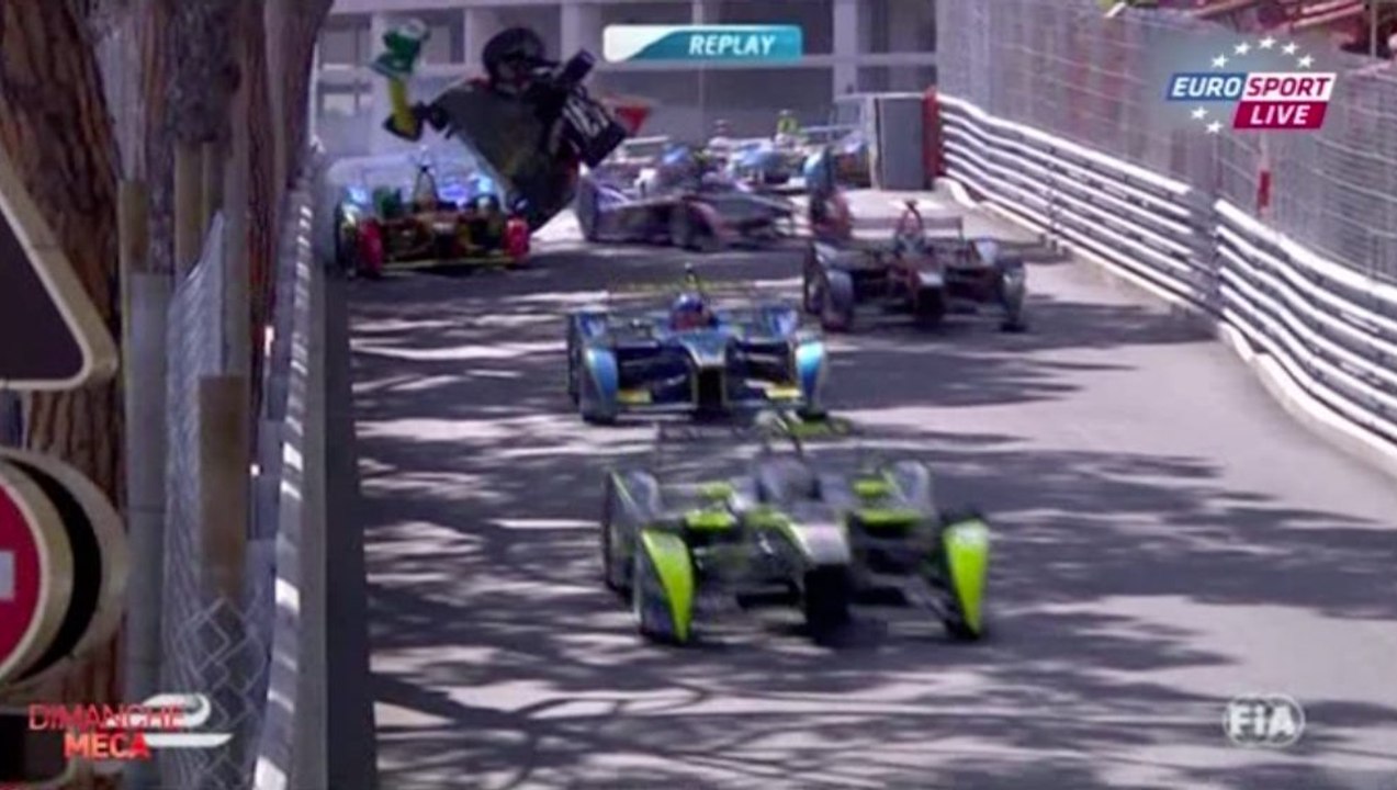 Les crashs - ZAPPING AUTO BEST-OF DU 28/12/2015