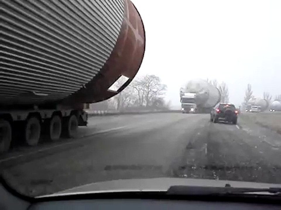 Авто прикол Непонятное на дороге