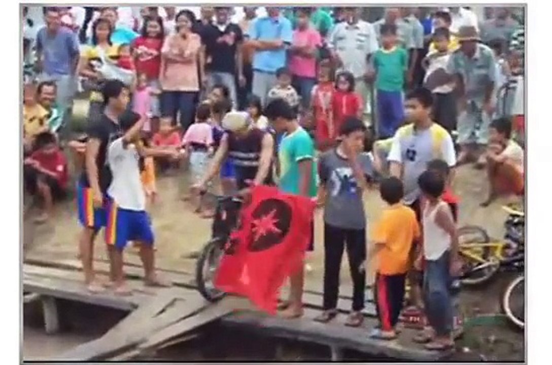 Ngakkak, Lomba 17 Agustusan Kocak, Sepeda Nyebur