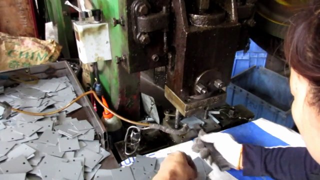 Herrajes para Closet & Herrajes para Armarios: Herrajes Organizadores para Prendas y Zapatos / Production 3