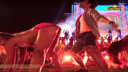 Sunny leaves nothing to imagination in 'Mastizaade' trailer!