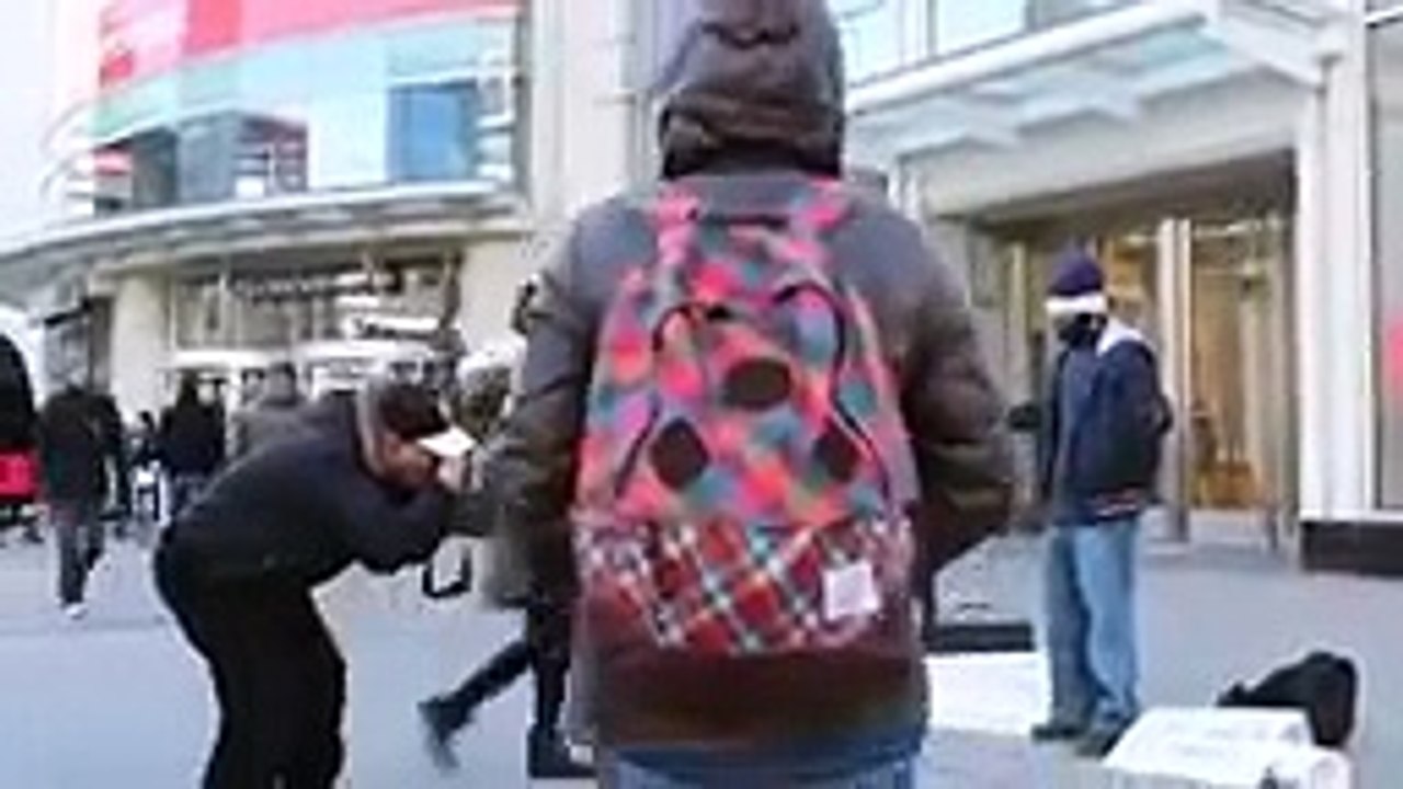 Ben Bir Müslümanım Terörist Değilim BANA GÜVENİYORSAN!!! SARIL BANA (Sosyal Deney)