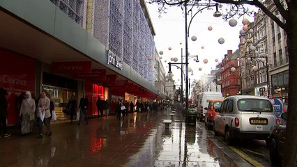 Shoppers brave weather to snap up Christmas deals