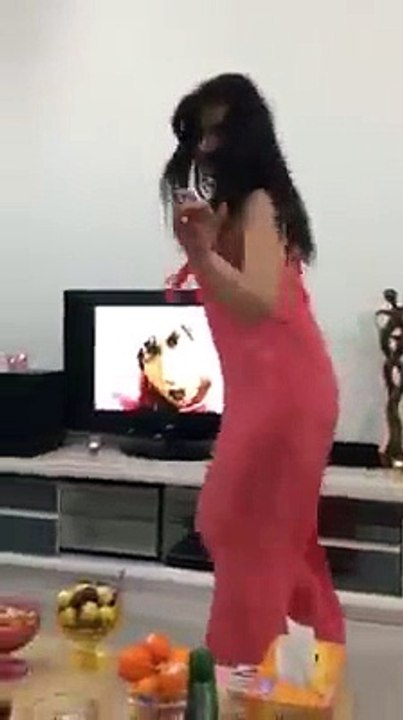 mast larki ka band kmry main mast dance acha…