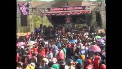 DANGDUT MAWAR DITANGAN