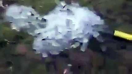 Impressionant l'eau devient glaçon tellement il fait froid