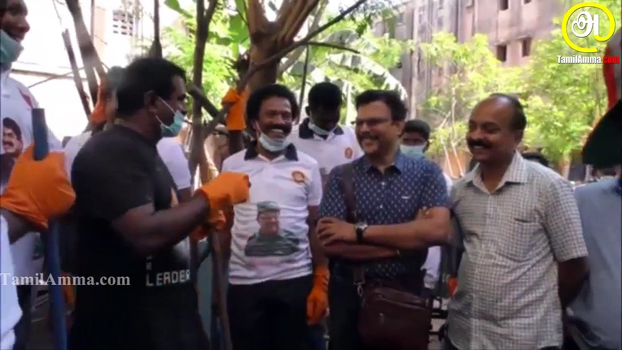 வெள்ளபாதிப்பு பகுதிகளில் துப்புரவுப்பணியில் சீமான் | Seeman Goes on a Cleaning Campaign In Chennai | 19 December 2015