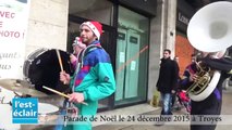 Parade de Noël dans les rues de Troyes