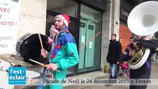 Parade de Noël dans les rues de Troyes