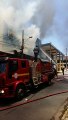 Bombeiros combatem incêndio em duas lojas no Bairro Ipiranga