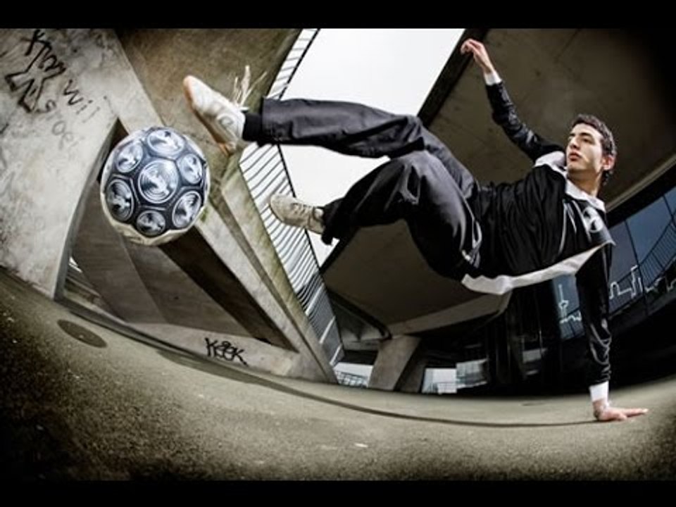 Soufiane Touzani Epic Panna Nutmeg Skills