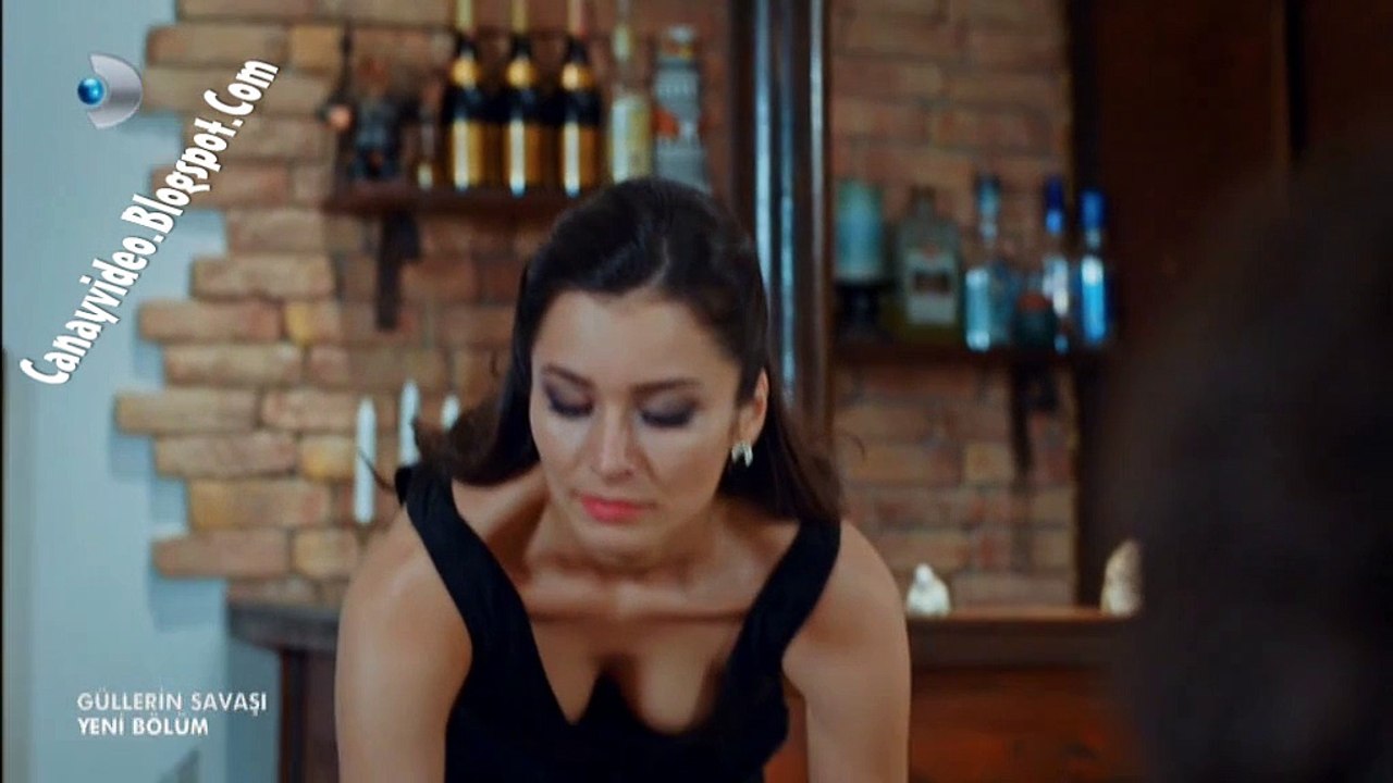Ayse Akin Frikikleri Göu011füs Dekoltesi