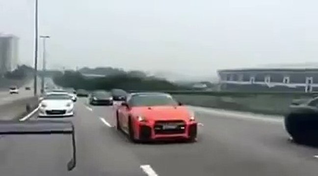 مسيرة السيارات الخارقة