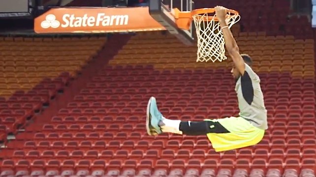 NBA Impersonator Does Impression of Dwyane Wade in Front of Dwyane Wade