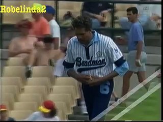 THE MOST AMAZING BALL EVER BOWLED.IN CRICKET HISTORY