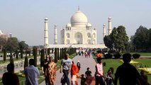 TAJ MAHAL : Most Visited Tourist Places in India