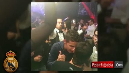 James Rodriguez luce abdominales en Dubai