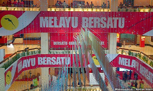 'Umno, dari demokrasi kepada kuku besi'