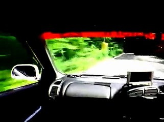 【衝撃】車 vs バイク ストリートレース