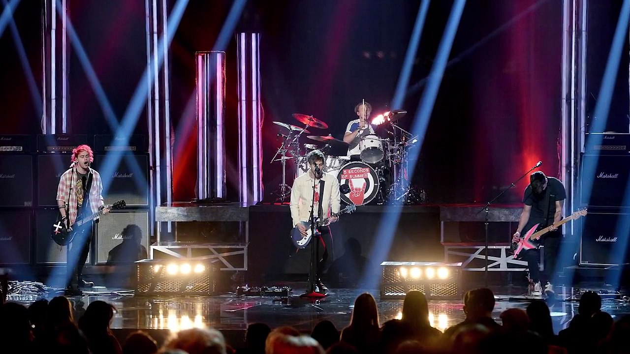 5 Seconds of Summer Perform Hey Everybody On Late Late Show!
