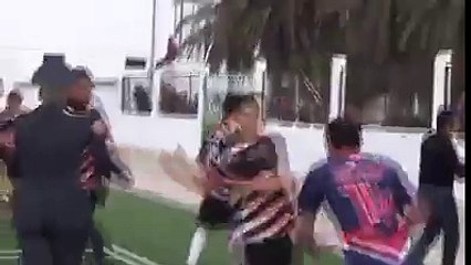 عركة و ضرب و مضروب إثر نهاية مباراة بين تينجة الرياضية و سهم راس الجبل في بنزرت! ماشين و نقدمو .. ‫#‏نوبل‬ للسلام .. ‫#‏