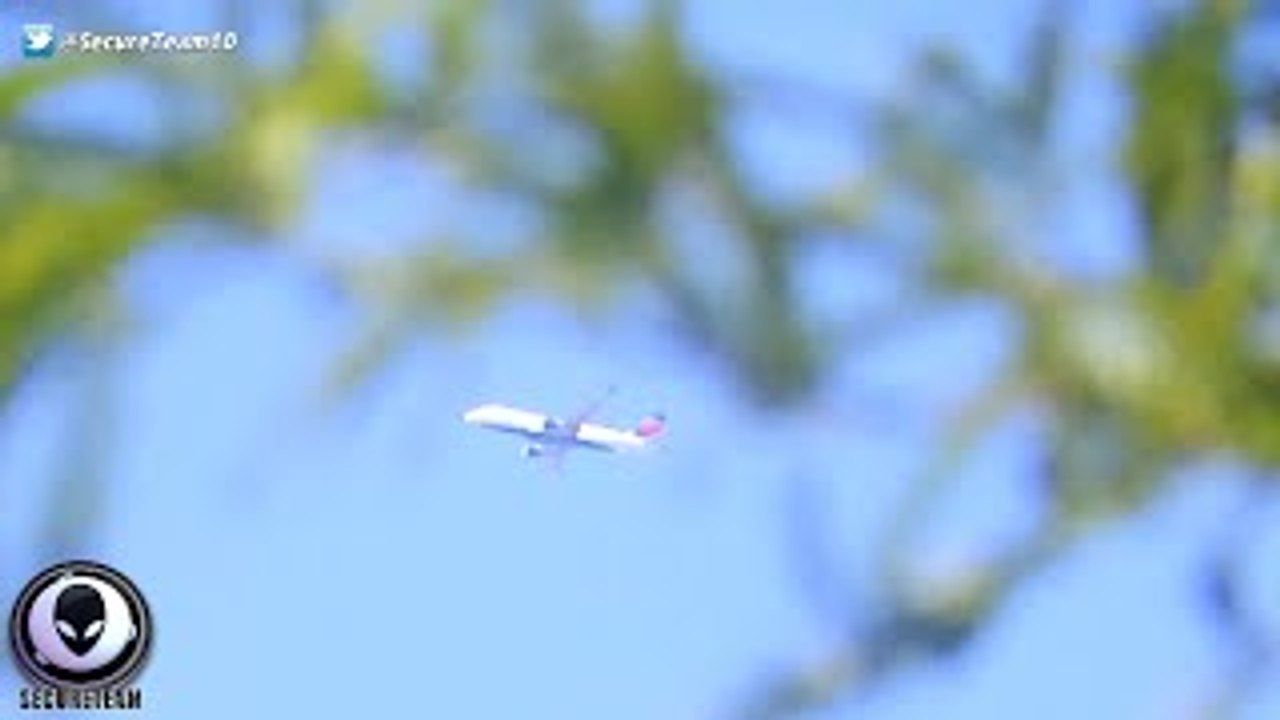 WTF? Commercial Jet Completely STOPS In Mid Air! 11/24/2015