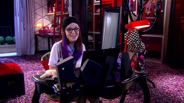 Momento Selfie: Vivi mostra o guarda roupas estiloso da personagem Isabela