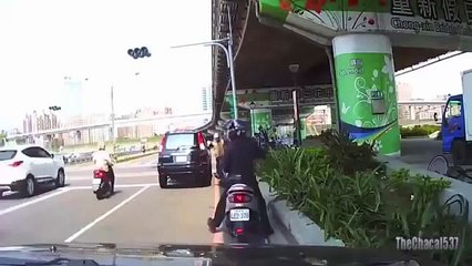 【びっくり映像】バイククラッシュ映像集 vol.10 -Motorcycle Fail and Crashes Compilation