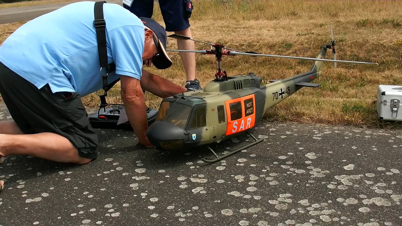 BELL UH 1 D SAR SCALE RC ELECTRIC MODEL HELICOPTER FLIGHT / Meeting Gatow 2015 *1080p50fps