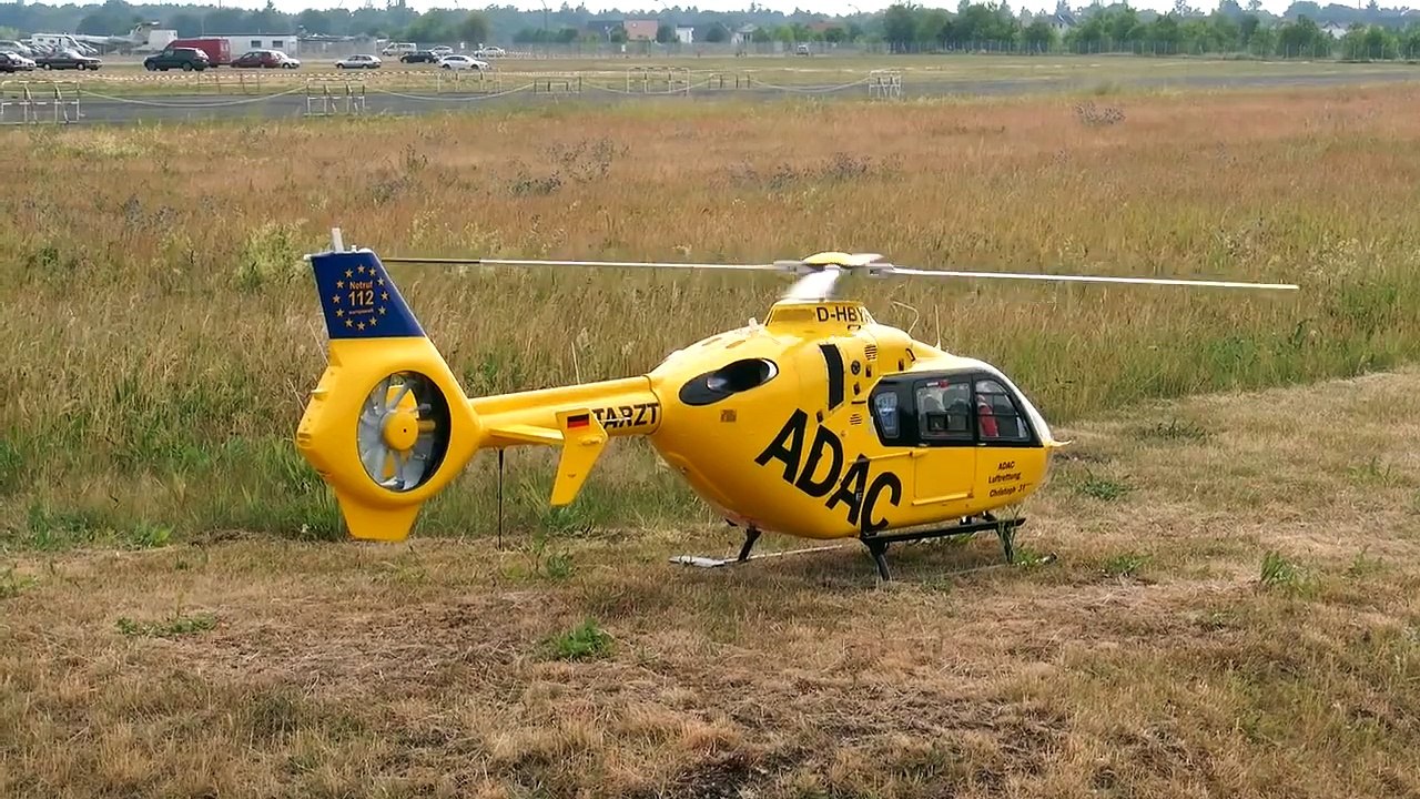 EC 135 GIGANTIC SCALE VARIO RC ELECTRIC MODEL HELICOPTER FLIGHT DEMO / RC Meeting Berlin G