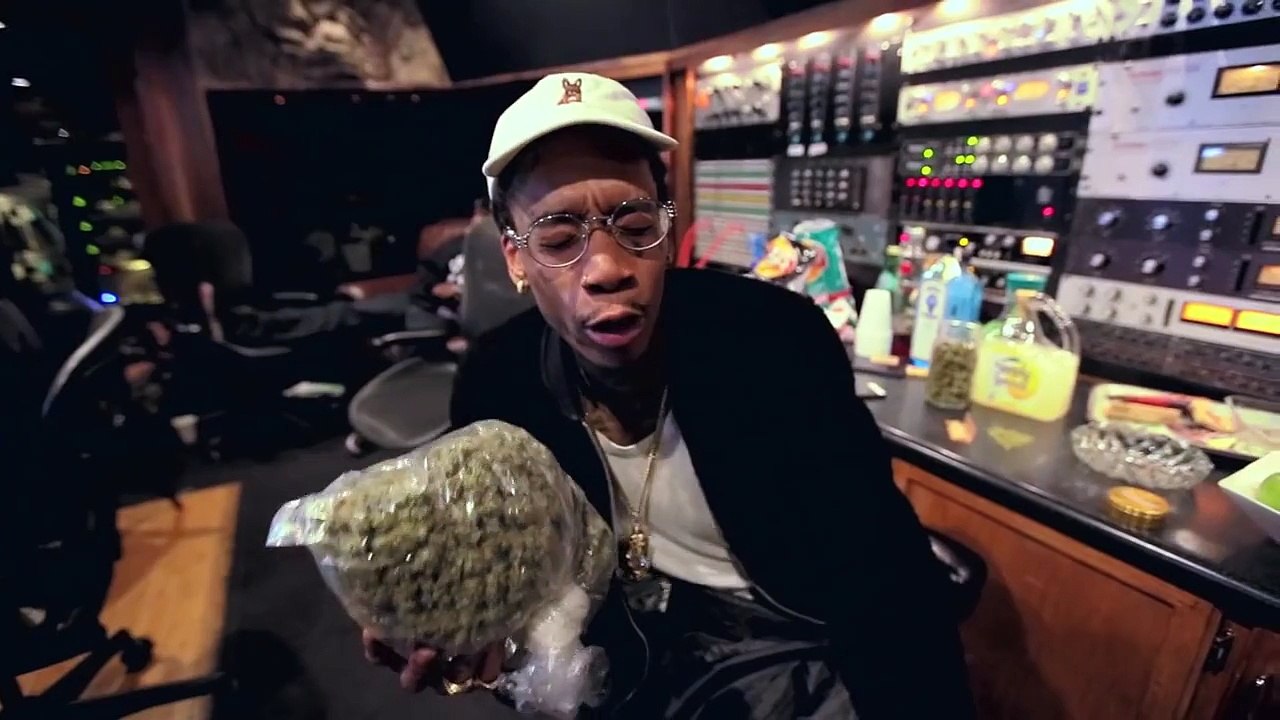 Wiz Finds A Big Bag Of Weed In The Studio