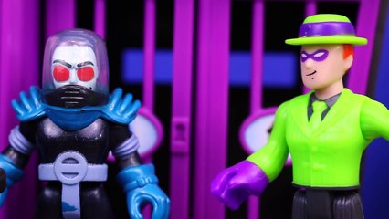 Batman Space Jet Pack Attacks Bane SWAT Police Van with The Joker and Riddler with Penguin