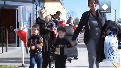 Kanada Suriyeli mültecileri kabul etmeye başladı