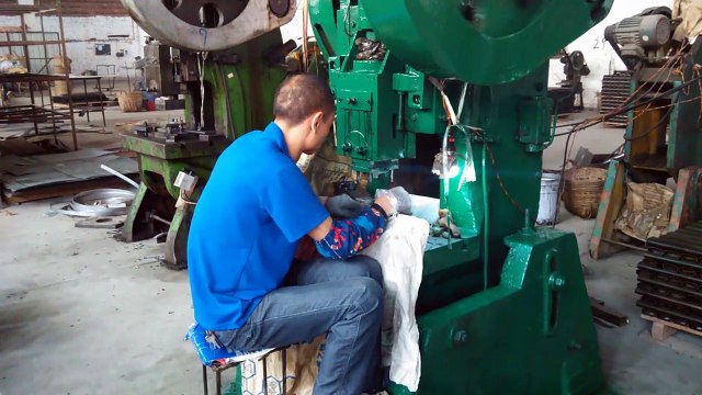 Herrajes para Muebles & Herrajes para Gabinetes: Soportes Portaestantes de Entrepaño en Madera / Production 1