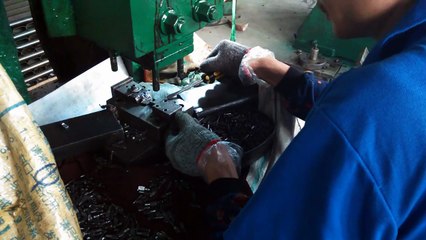 Herrajes para Muebles & Herrajes para Gabinetes: Soportes Portaestantes de Entrepaño en Madera / Production 2