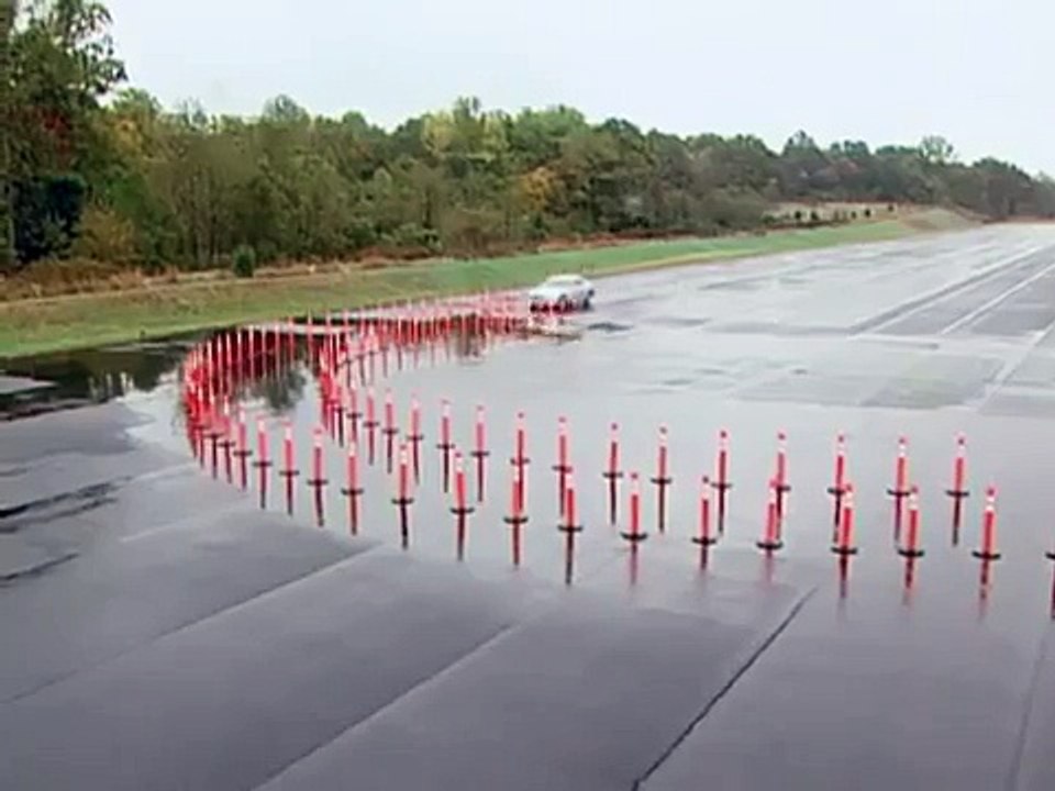 How electronic stability control (ESC) works