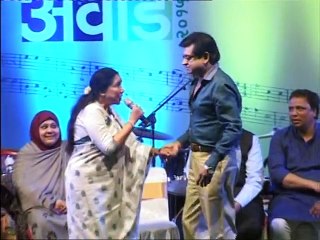 Asha Bhosle & CM Devendra Fadnavis at Mohammed Rafi Awards 2015