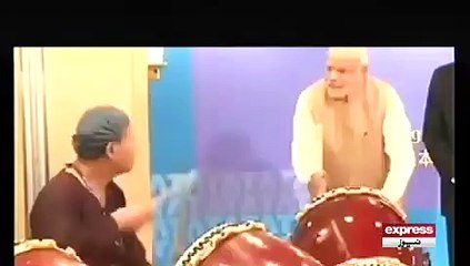 بیرون ممالک مودی کی عجیب و غریب حرکتوں کا سلسلہ جاری