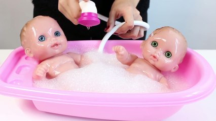 Twin Baby Dolls Bathtime Lil Cutesies Babies Bathtube w/ Shower How to Bath a Baby Doll