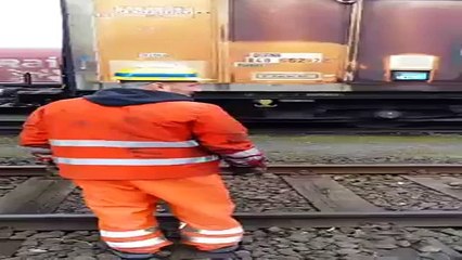 Crazy vs train cars ... Nobody has the courage so! Viral