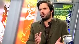 Shahid Afridi and His Wife Pictures - Video