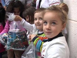 Lajme - Motoristat Steelwings Kosova dhurata për fëmijët