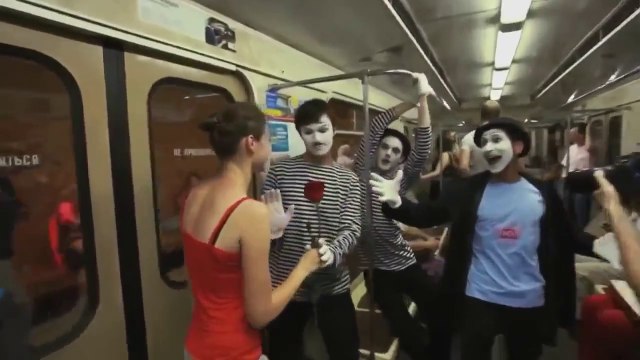 Так классно побольше бы таких мужчин. ДЕВУШКИ СМОТРИТЕ!!!