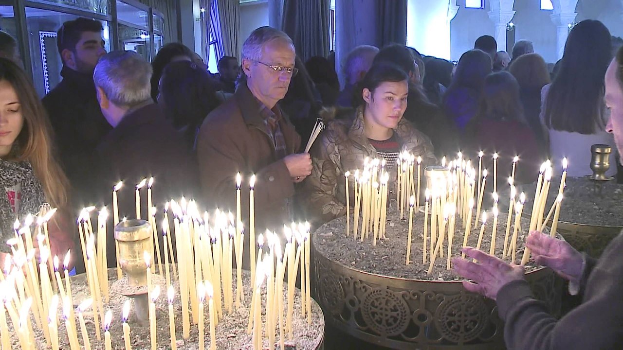 Besimtarët ortodoksë festojnë Krishtlindjen - Top Channel Albania - News - Lajme