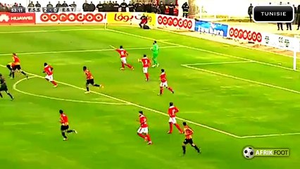 Tribüne giden forma geri gelmeyince futbolcu çıplak kaldı!